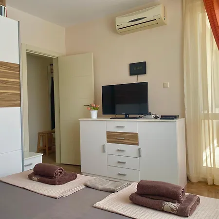 In Complex Atia شقة تشيرنوموريتس