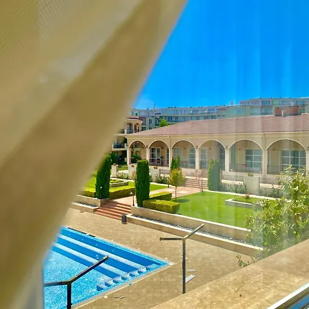 شقة In Complex Atia