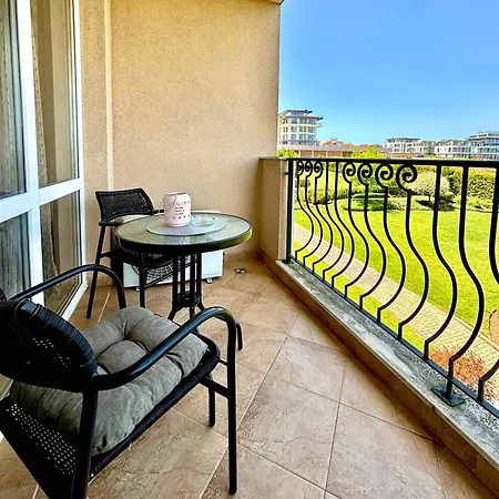 In Complex Atia شقة تشيرنوموريتس