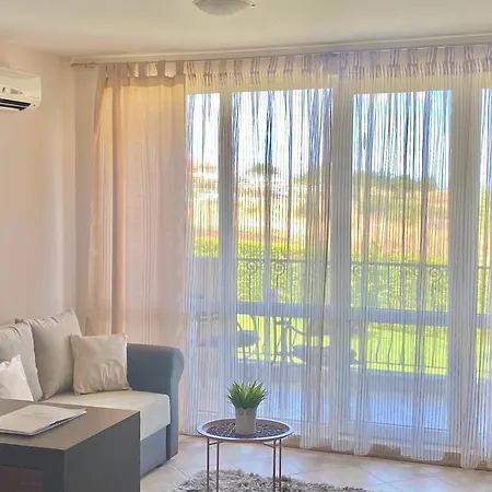 شقة In Complex Atia