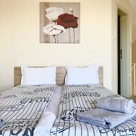 In Complex Atia شقة