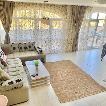 In Complex Atia شقة تشيرنوموريتس