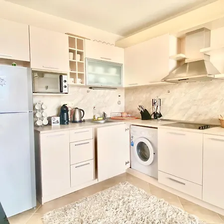 شقة In Complex Atia