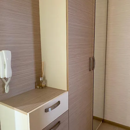 In Complex Atia شقة *