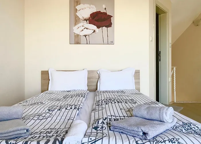 In Complex Atia 아파트