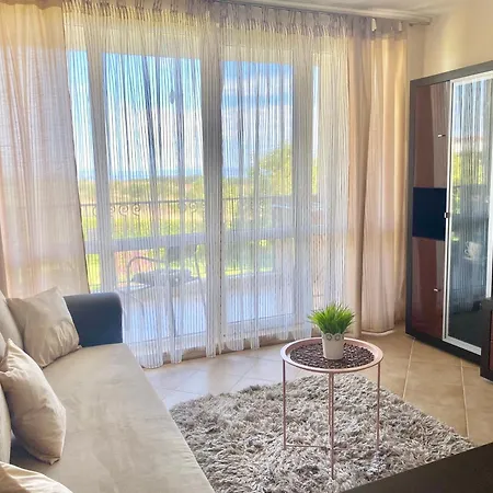 In Complex Atia Апартамент *