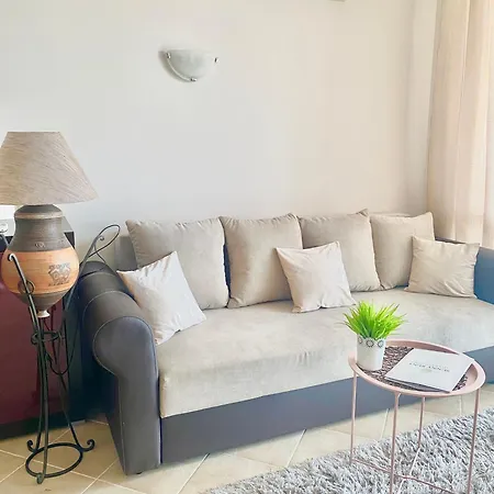 In Complex Atia Апартамент *