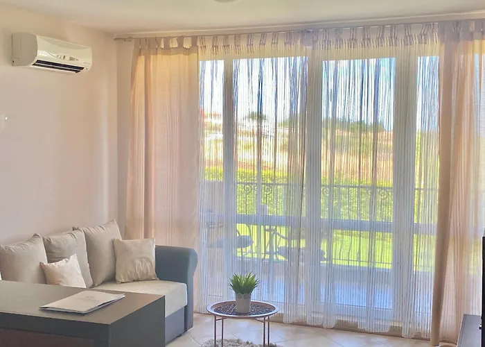 Appartement In Complex Atia