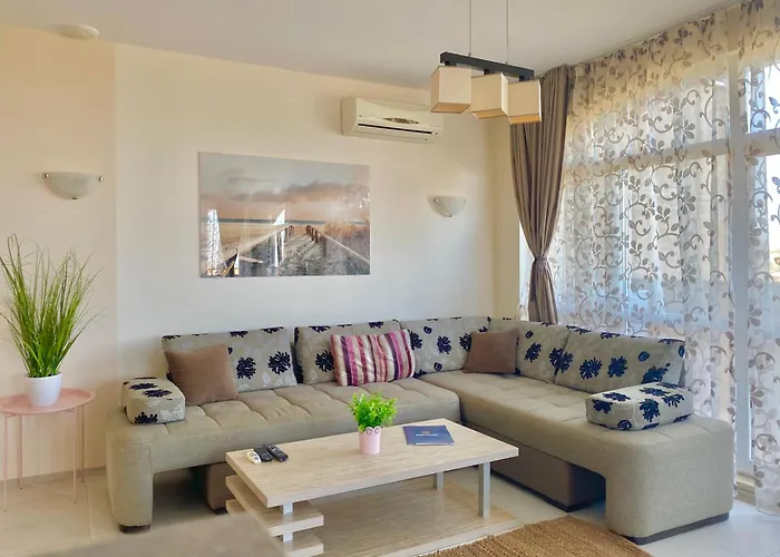 Appartement In Complex Atia